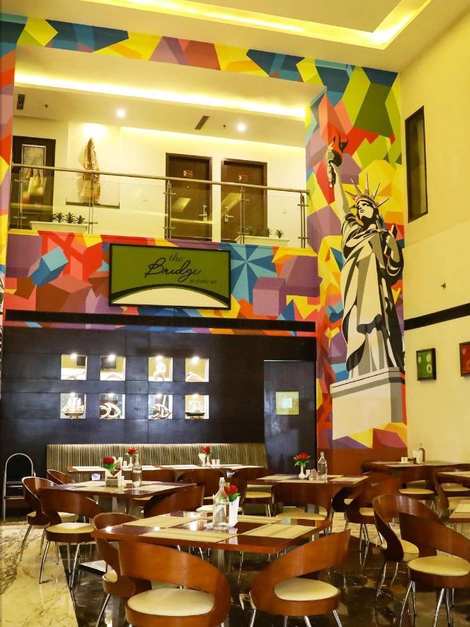Hotel Ds Clarks Inn Гургаон Екстериор снимка