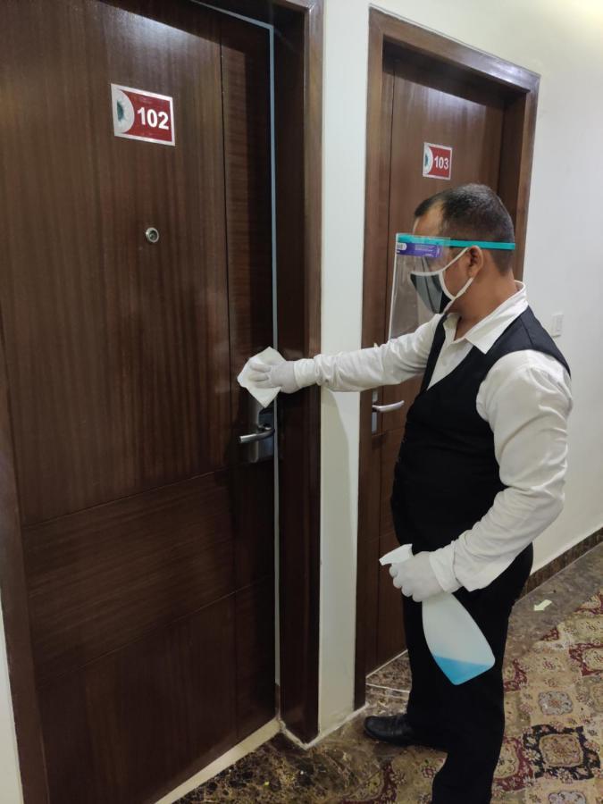 Hotel Ds Clarks Inn Гургаон Екстериор снимка